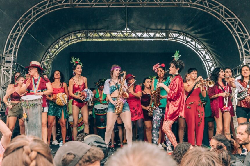 Filhas de Eva abrem alas para o Carnaval de Rua de Floripa