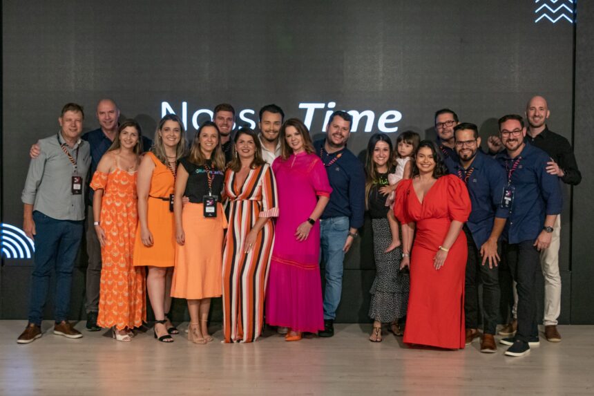 Com direito a viagem de cruzeiro e prêmios de até R$ 8 mil, fábrica têxtil de SC reúne representantes de todo o Brasil