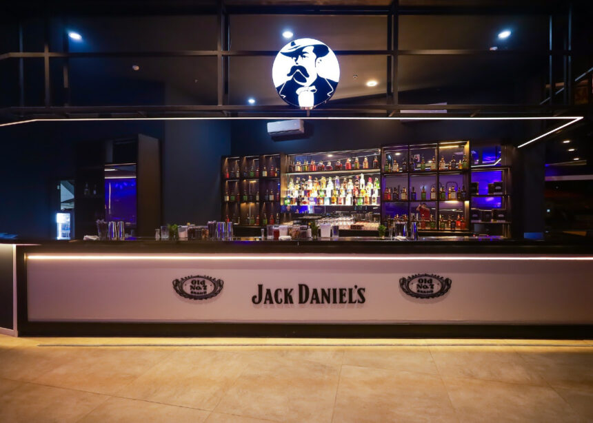 Spell26, em Blumenau, firma parceria com a marca de whiskey Jack Daniel’s