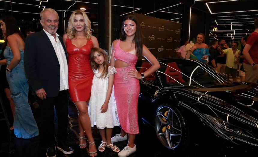 Inauguração de butique de carros de luxo reúne VIPs no litoral