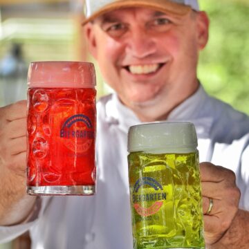 Chope colorido? Restaurante de SC adapta bebida alemã ao verão brasileiro