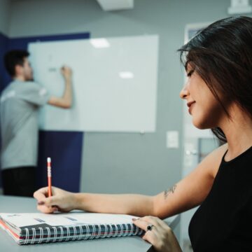Escola de idiomas de SC oferece 500 vagas em curso de inglês “express” gratuito