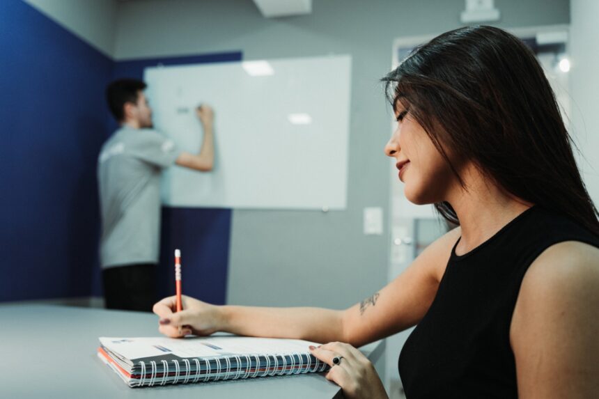 Escola de idiomas de SC oferece 500 vagas em curso de inglês “express” gratuito