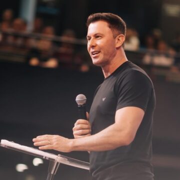 Autor do livro mais vendido no país começa Tour Nacional por Itajaí em evento beneficente