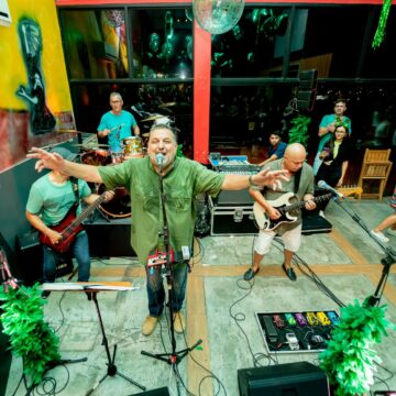 St. Patrick’s Day será comemorado no Sky Hall do Itajaí Shopping com show da Banda GT 80 St. Patrick’s Day será comemorado no Sky Hall do Itajaí Shopping com show da Banda GT 80