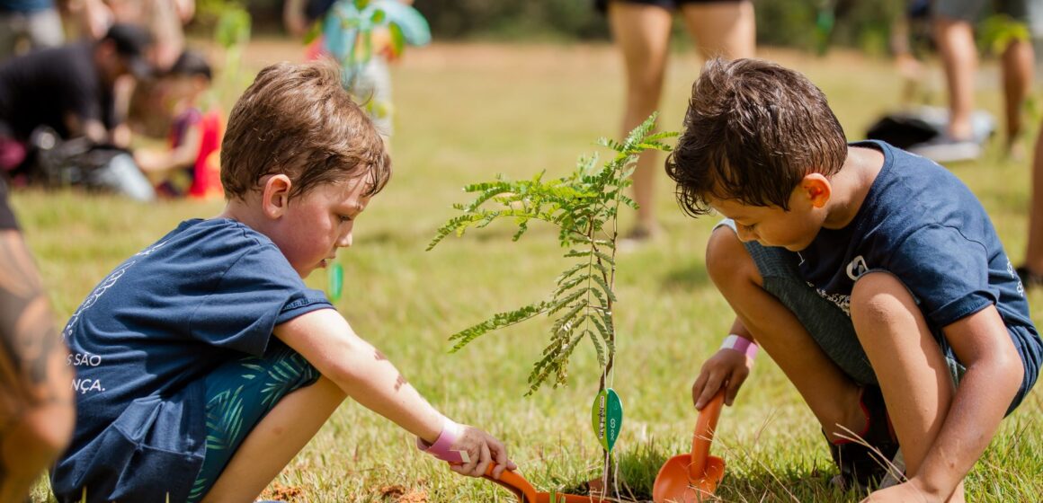 Colinas Camboriú Village e Colégio COC se unem em ação educativa e ambiental