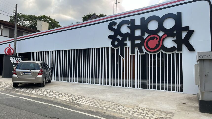 Blumenau recebe a School of Rock, maior rede de escolas de música do mundo