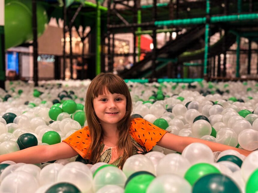 Selva Mágica traz universo de obstáculos e aventuras para o Itajaí Shopping
