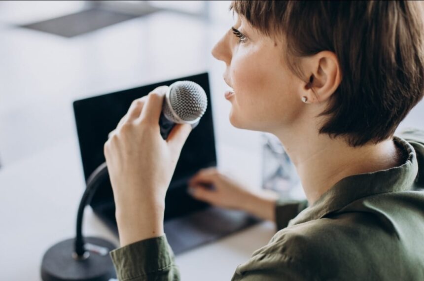ESTUDOS APONTAM QUE PROFESSORES SÃO OS QUE MAIS APRESENTAM DOENÇAS PELO USO DA VOZ