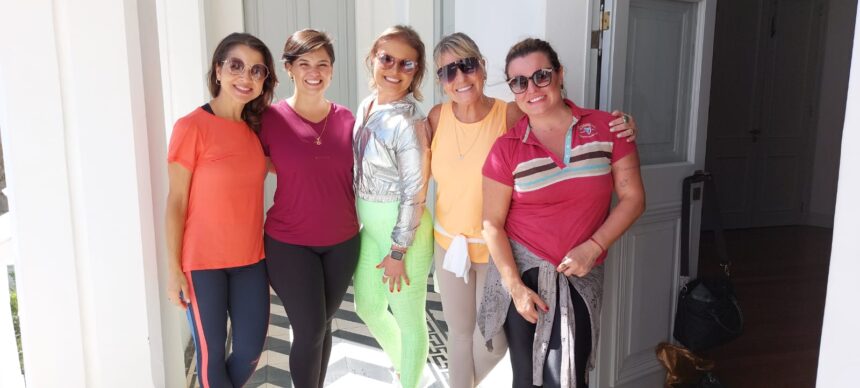 Evento em Florianópolis: Mulheres se reúnem em ambiente deslumbrante na Casa Milano para bate-papo com a renomada nutricionista Tatiane Flores e aulão de yoga do Kaiut Yoga Floripa