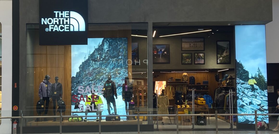 Geolocalização do Balneário Shopping agora é estampa da The North Face