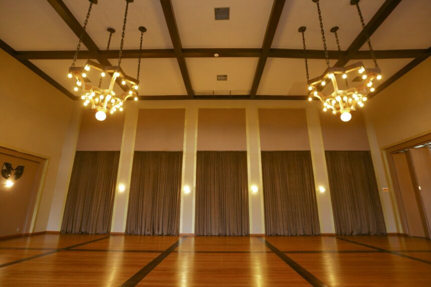 Teatro Carlos Gomes entrega revitalização do Salão de Festas
