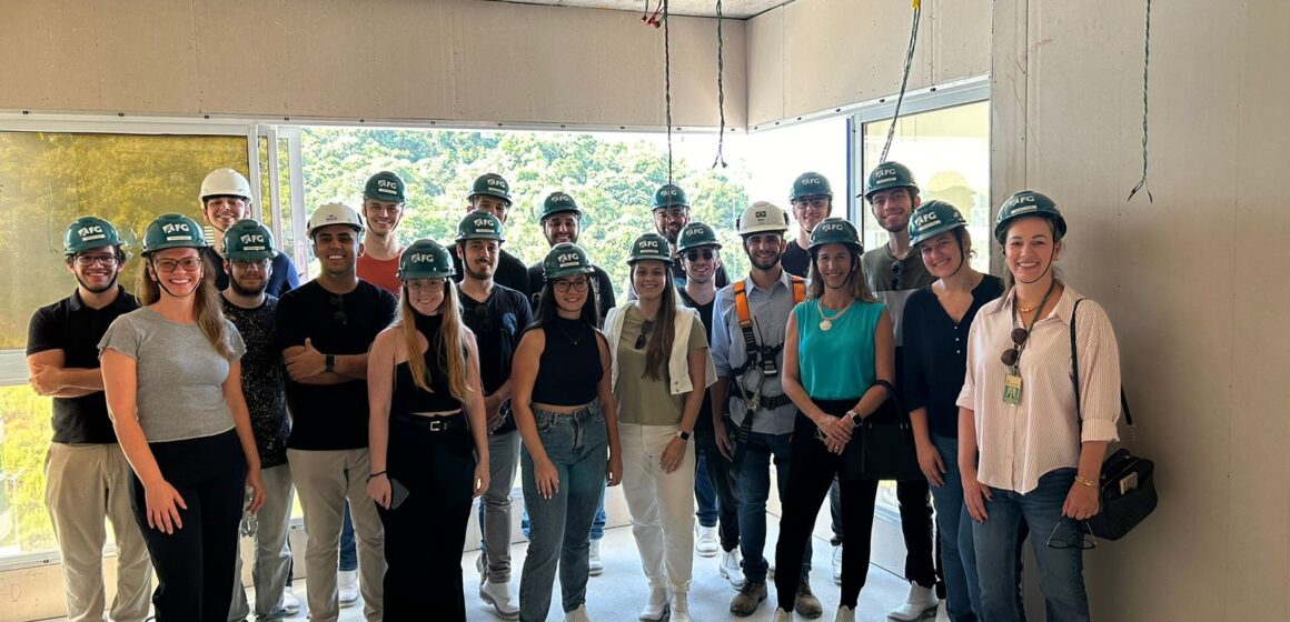 Alunos visitam o canteiro de obras e aprendem na prática as rotinas da construção civil