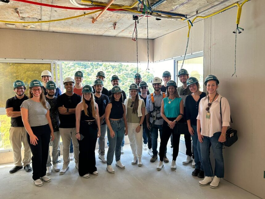 Alunos visitam o canteiro de obras e aprendem na prática as rotinas da construção civil