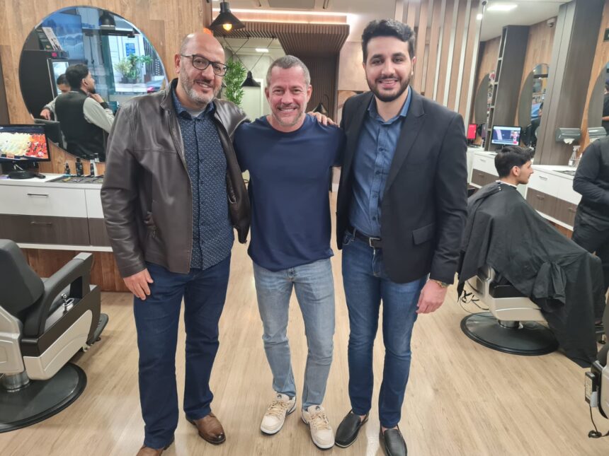 Malvino Salvador visita as Barbearias Vip de Itajaí e da Avenida Brasil