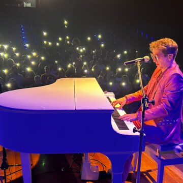 Norte Shopping celebra Dia das Mães com tributo a Elton John