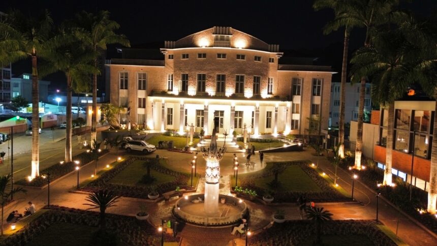 Teatro Carlos Gomes apresenta espaço central revitalizado 