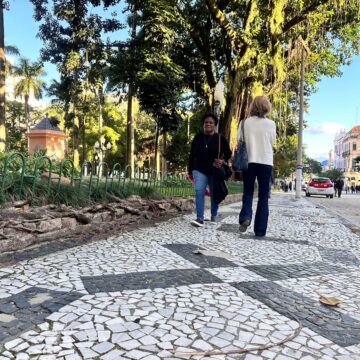 Revitalizada, rua Arcipreste Paiva foi reaberta ao tráfego nesta quarta-feira