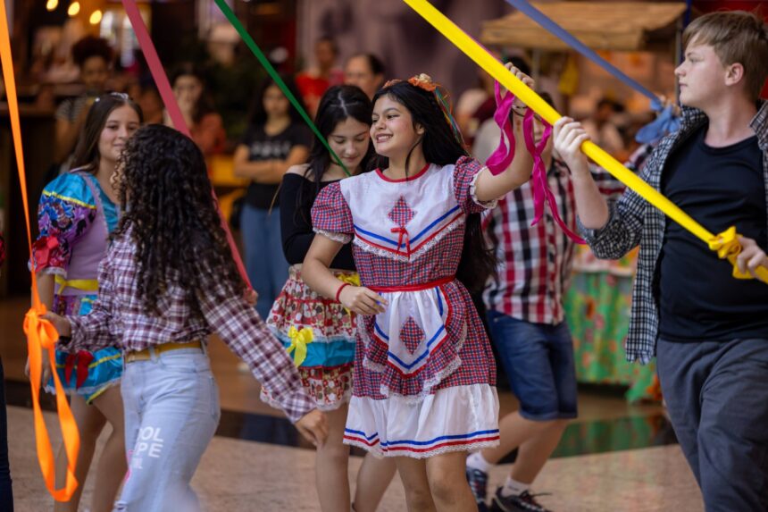 Arraiá Balneário Shopping terá diversão, comidas típicas e muita animação Arraiá Balneário Shopping terá diversão, comidas típicas e muita animação