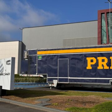 Carreta da PRF leva ações educativas sobre o trânsito para o Norte Shopping