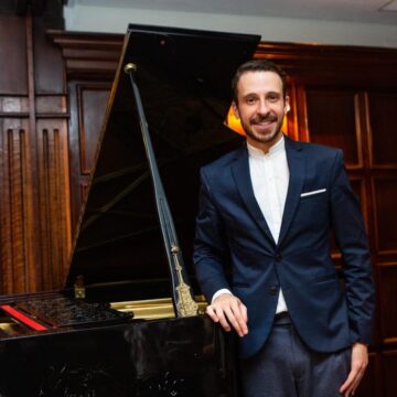 Diretor artístico da OFiC, pianista Pablo Rossi faz concerto em Londres nesta terça-feira, 4