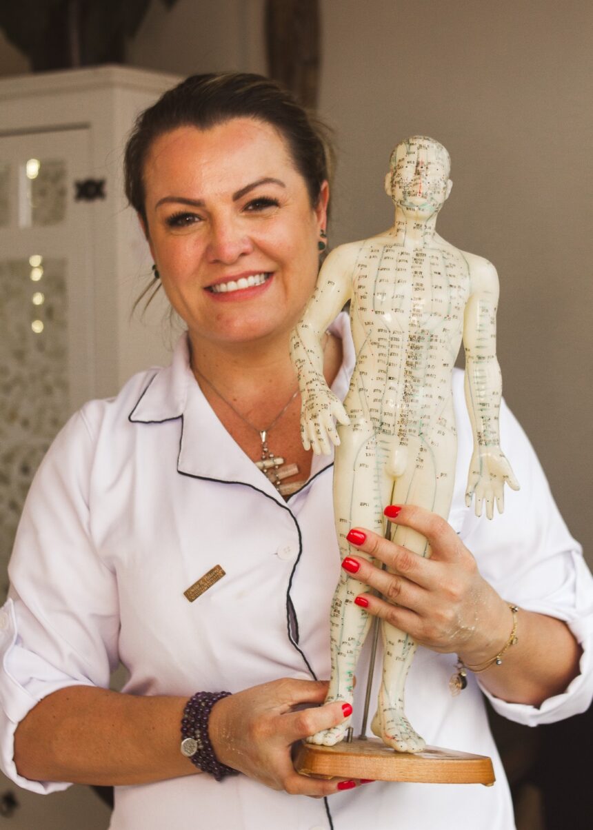 Fisioterapeuta se destaca no campo da medicina integrativa