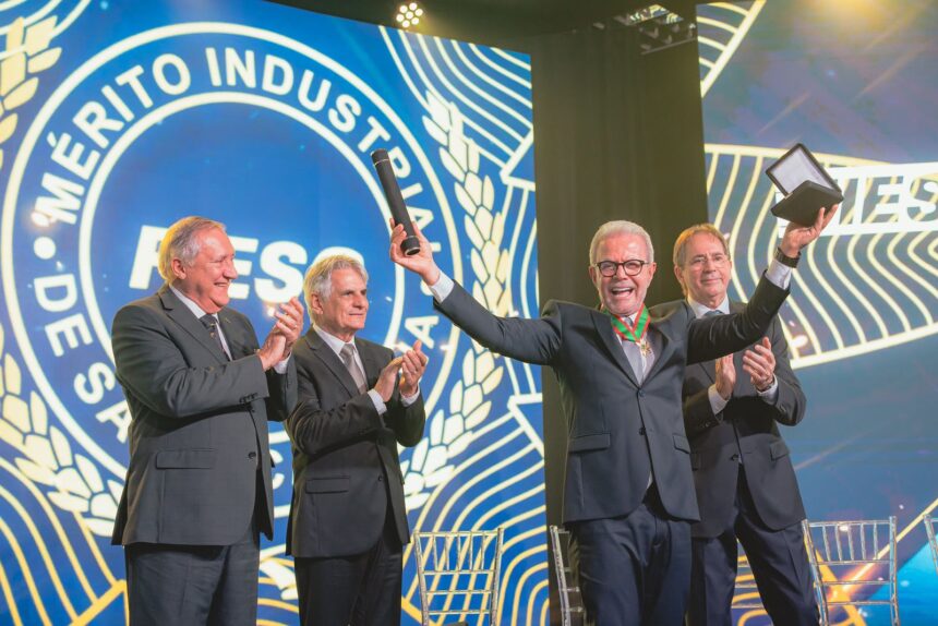 Francisco Graciola recebe maior honraria industrial de Santa Catarina Francisco Graciola recebe maior honraria industrial de Santa Catarina