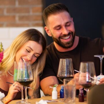 Balneário Shopping Celebra o Amor com Noite de Vinho e Arte