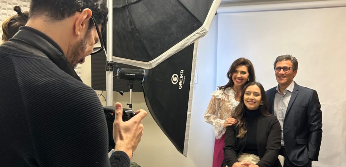 Clínica Nouva celebra o Smile Day com sessão de fotos para pacientes