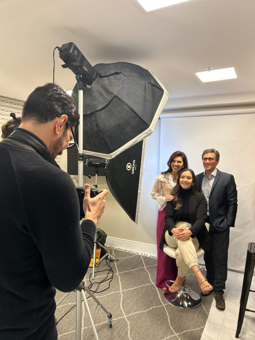 Clínica Nouva celebra o Smile Day com sessão de fotos para pacientes Clínica Nouva celebra o Smile Day com sessão de fotos para pacientes
