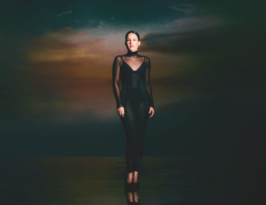 Carminho, a grande cantora do fado contemporâneo, vem a Florianópolis pela primeira vez Carminho, a grande cantora do fado contemporâneo, vem a Florianópolis pela primeira vez