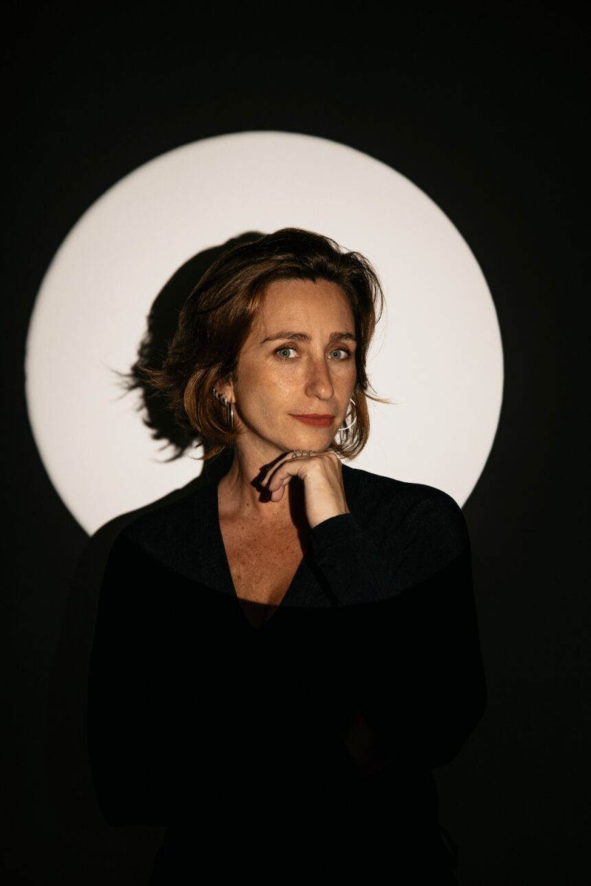 Arquiteta ministra curso sobre tecnologias e práticas inovadoras em iluminação e bem-estar