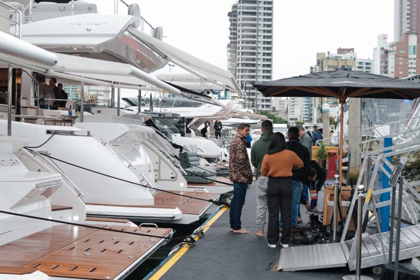 “Open House – Família a Bordo” promovido pela Azimut Yachts recebeu mais de 450 visitantes “Open House – Família a Bordo” promovido pela Azimut Yachts recebeu mais de 450 visitantes