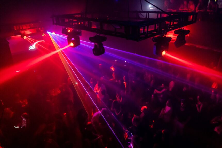 Embalos de sexta a noite agita a ZOOM neste dia 30