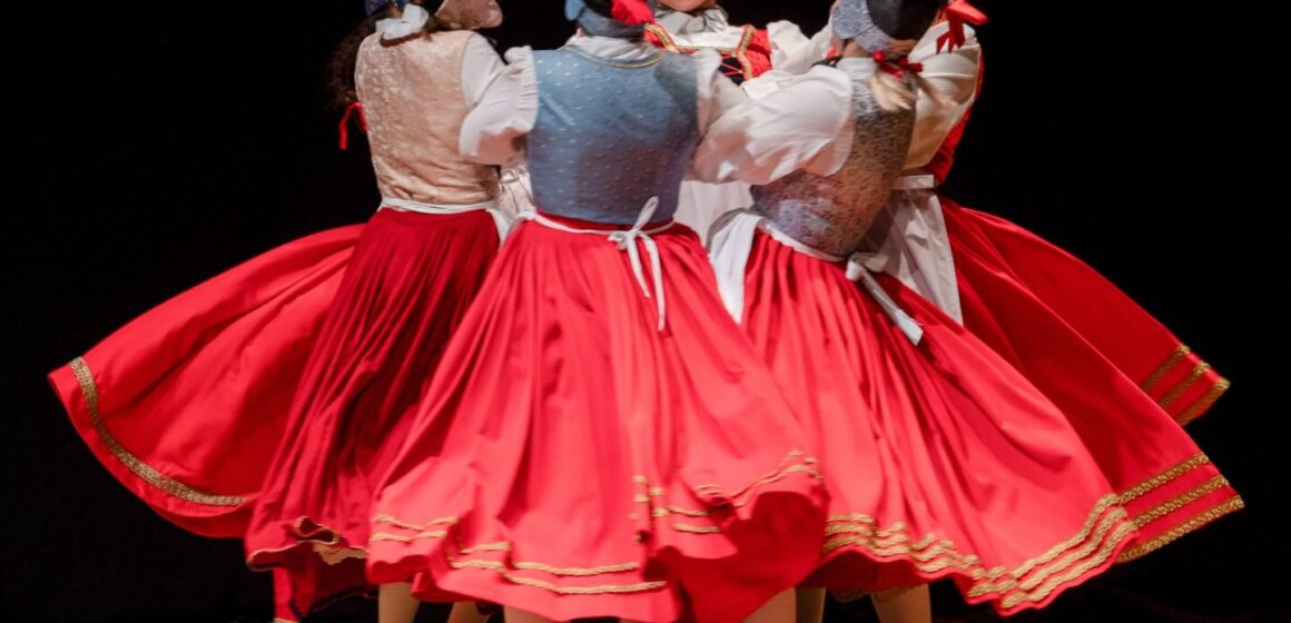 Grupo Folclórico Alemão IHNA de Erlangen faz única apresentação em Florianópolis