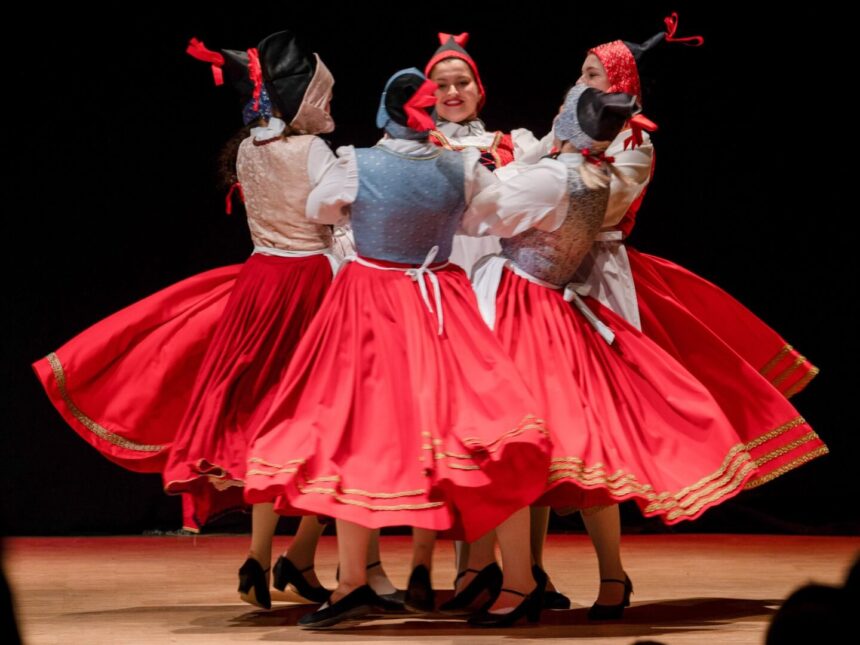 Grupo Folclórico Alemão IHNA de Erlangen faz única apresentação em Florianópolis