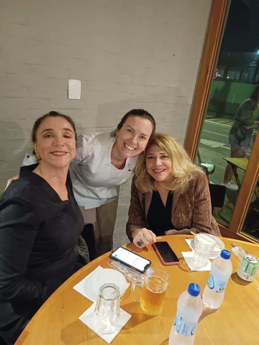 Elenco de “Radojka” é recebido com jantar especial no Doshirakorea, celebrando a união entre teatro e gastronomia coreana Elenco de “Radojka” é recebido com jantar especial no Doshirakorea, celebrando a união entre teatro e gastronomia coreana