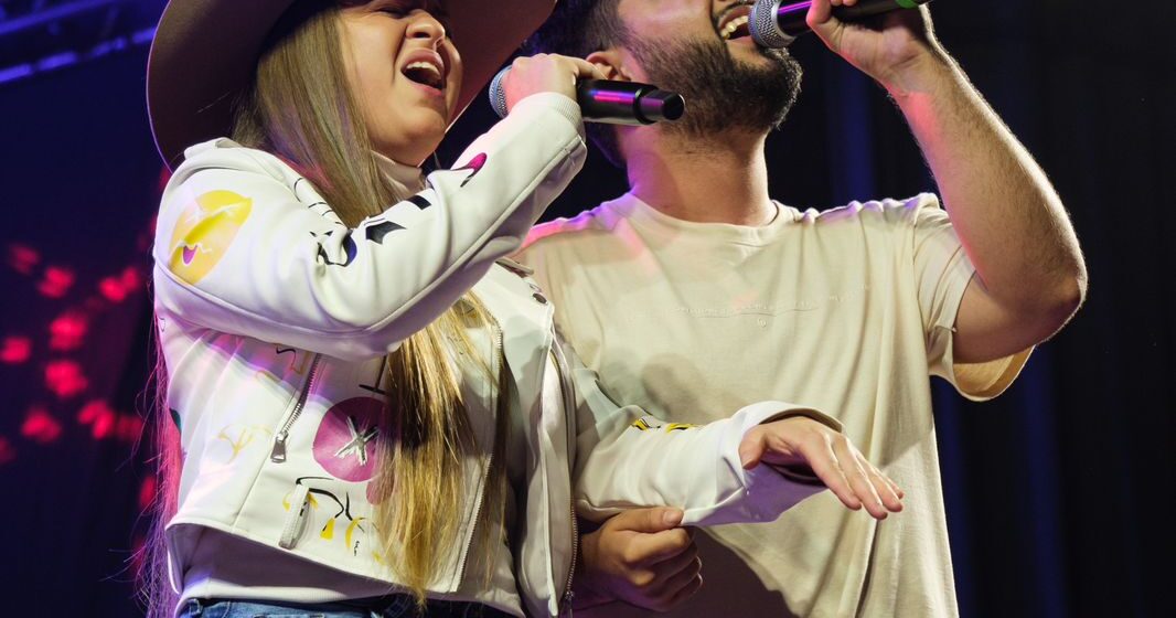 A dupla Julia e Mateus brilham no concurso Santa Catarina Canta e seguem para a próxima fase!