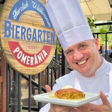 Restaurante de Pomerode busca inspiração na Alemanha para recriar o Strudel de Maçã