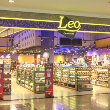 Leo Cosméticos abre loja em Blumenau com presença de Influenciador