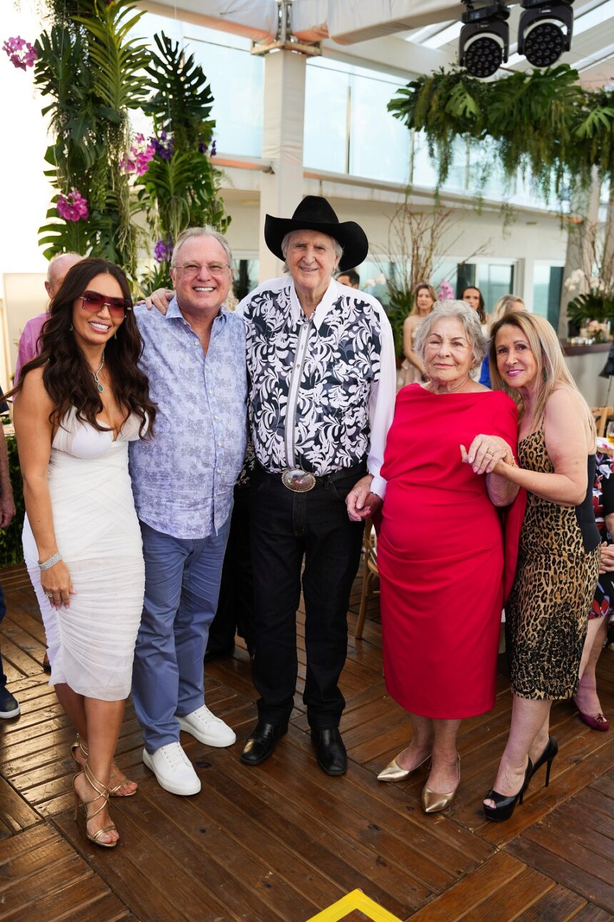 Lilian Werninghaus ganha festa com show surpresa de Ivete Sangalo e Sérgio Reis, em comemoração aos 90 anos