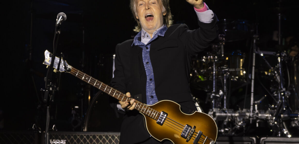 Paul McCartney encerra turnê ‘Got Back’ no Brasil com show histórico em Florianópolis