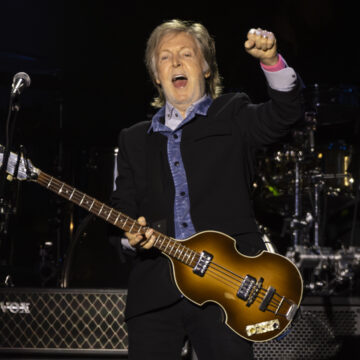 Paul McCartney encerra turnê ‘Got Back’ no Brasil com show histórico em Florianópolis