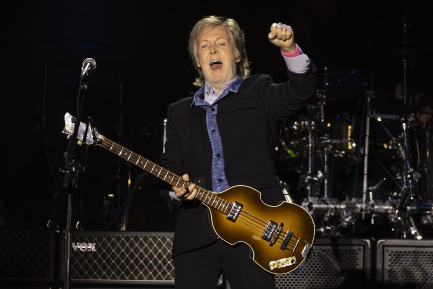 Paul McCartney encerra turnê ‘Got Back’ no Brasil com show histórico em Florianópolis