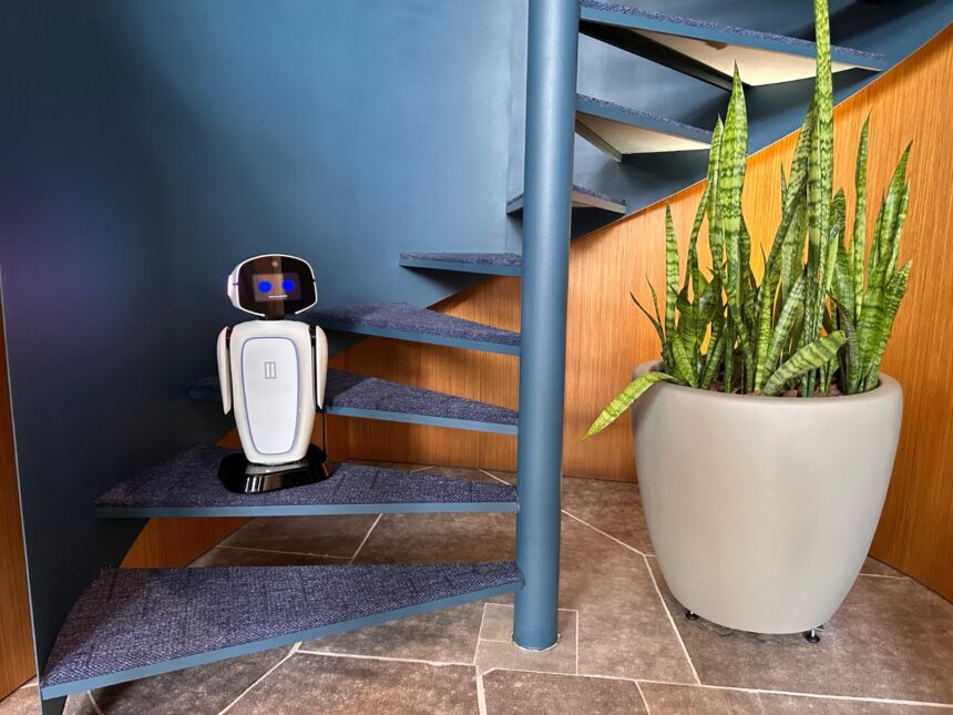Construtora inova com robô concierge para atender clientes