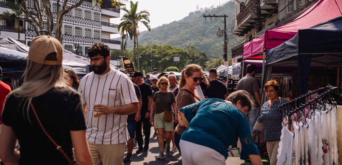 Marcas autorais, música, exposições e oficinas movimentam a Feira da Estação