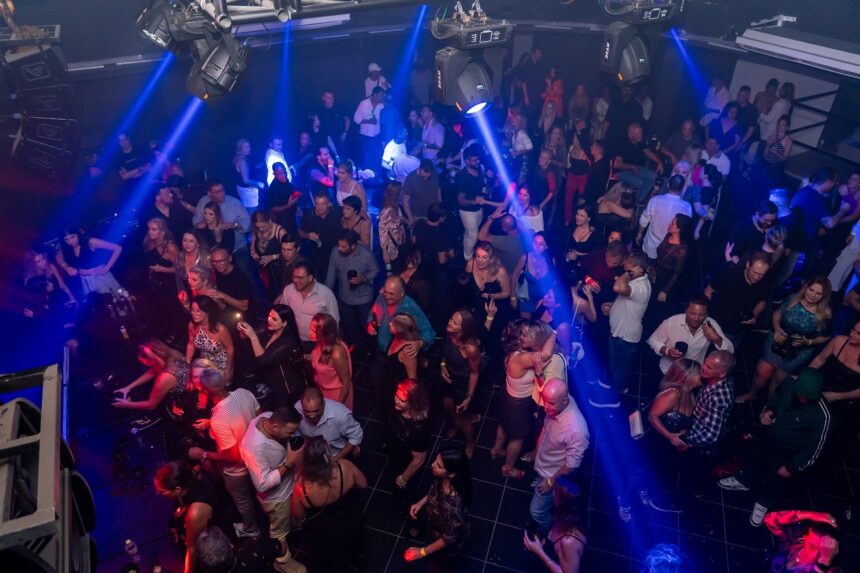 Semana com flashback, festa à fantasia e pagode na Zoom