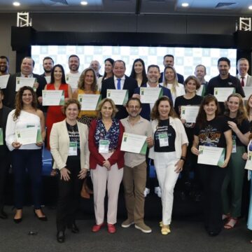 Fórum MICE discutiu o futuro do turismo de eventos e negócios em Balneário Camboriú e homenageou embaixadores