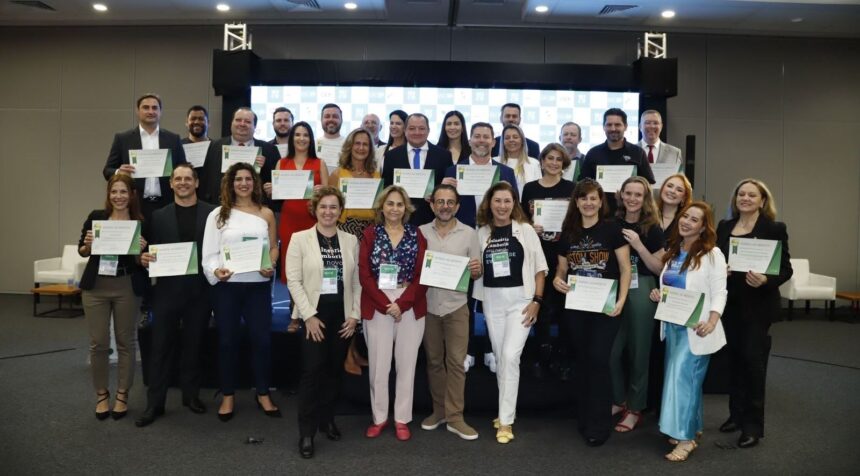Fórum MICE discutiu o futuro do turismo de eventos e negócios em Balneário Camboriú e homenageou embaixadores