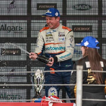 Piloto de Blumenau conquista segundo lugar na final da Sprint Challenge da Porsche Cup